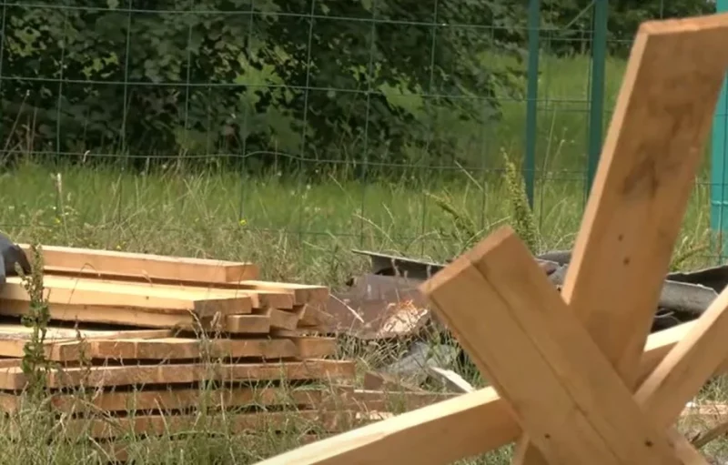 Дах знаходзіцца ў Расіі. Жыхары дома на Фолюшы ў Гродне скардзяцца на капітальны рамонт