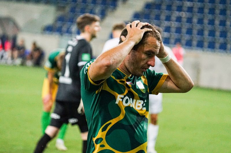 Футбольный клуб Неман против Райо Вальекано из Мадрида - матч еврокубка