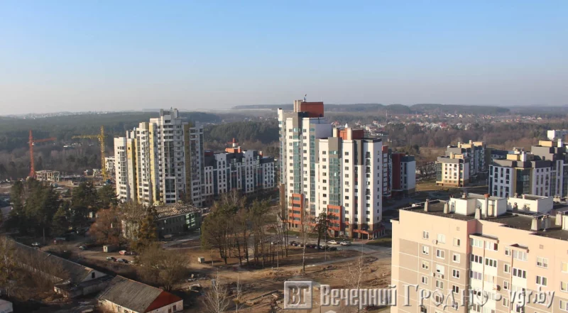 “Угадайте, что? Отписки”. Жители Фолюша ходят через овраг из-за стройки – местные власти не реагируют 