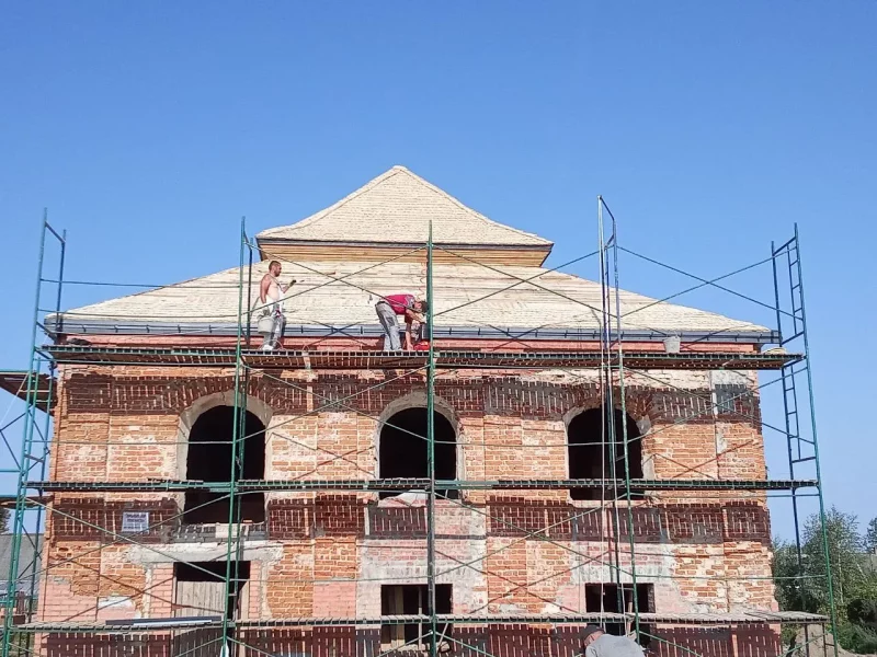 В Изабелин почти закончили восстанавливать крышу синагоги