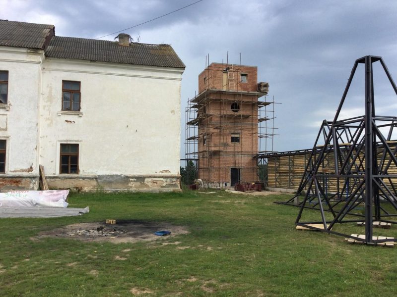 «Спадчына»: Замок в Любче восстанавливают без согласования с Минкультом