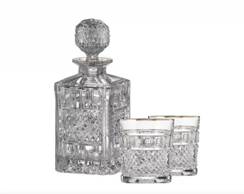 Шклозавод "Нёман" прадае крыштальны набор за амаль 4 тыс. руб. - беларусы здзіўлены