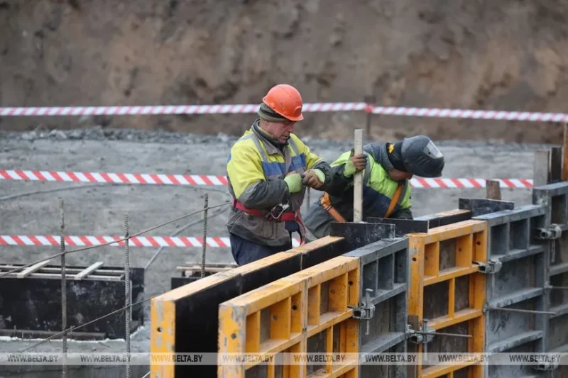 Итоги 2025 года: открытие (и закрытие) границ, освобождение политзаключенных, задержание блогеров и много стройки