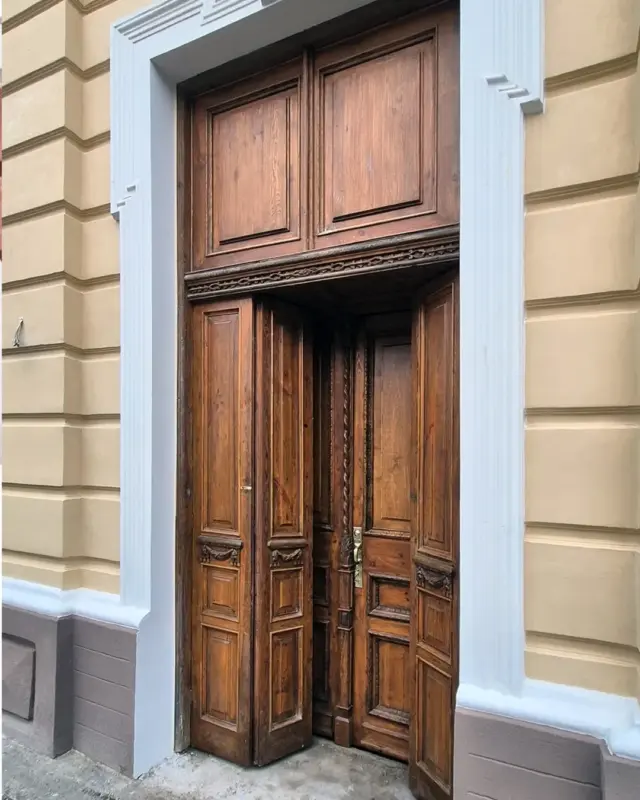 У былым скурвене на Васілька аднавілі старажытныя дзверы