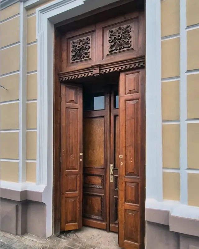 У былым скурвене на Васілька аднавілі старажытныя дзверы