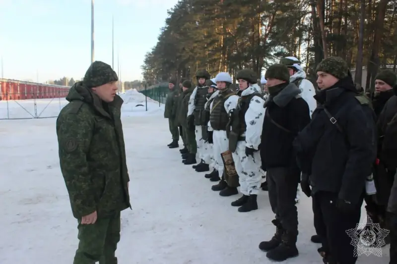 «Прымаў бацюшку, які хрысціў нашу дачку». Гродзенцаў масава выклікаюць на ваенныя вучэнні