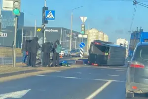 В Гродно перевернулся катафалк — гроб выпал на дорогу (обновлено) В Гродно перевернулся катафалк — гроб выпал на дорогу (обновлено)