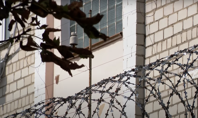 Называл Европу “помойкой”, а потом туда уехал. Немецкое медиа опубликовало расследование об экс-начальнике колонии Бобруйская колония