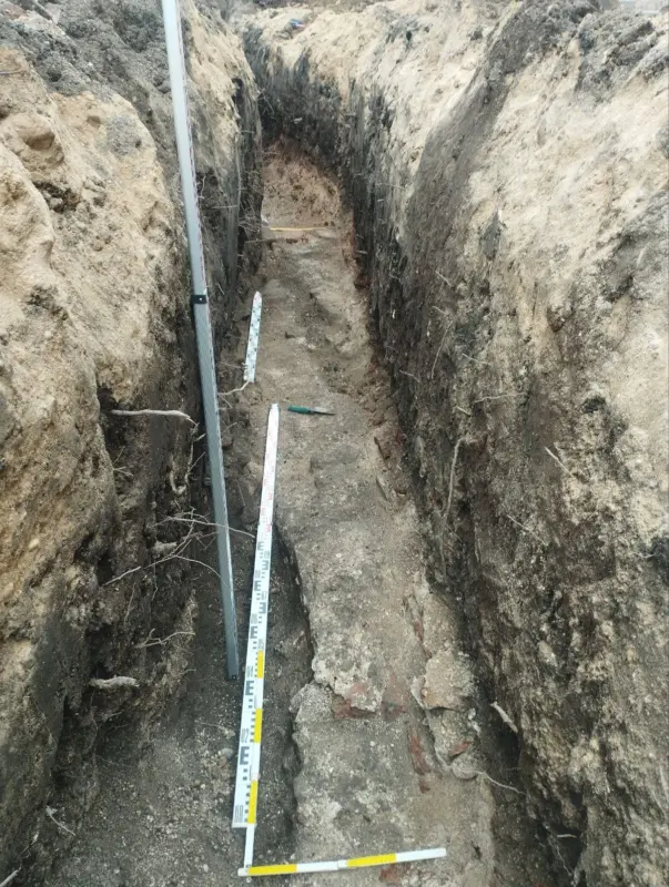 Каля Новага замка знайшлі рэшткі сцен XII стагоддзя. Вось пра што гэта сведчыць