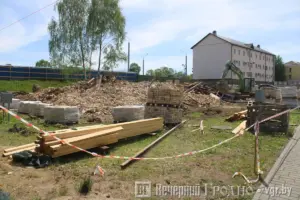 Заброшенный дом на Будённого разобрали на кирпичи Заброшенный дом на Будённого разобрали на кирпичи