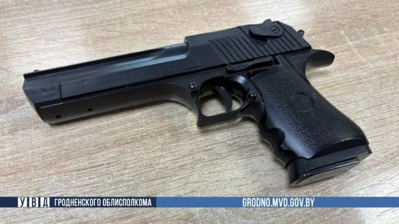У Гродне падлеткі стралялі з "пісталета" на даху шматпавярховіка — на месца выехала міліцыя