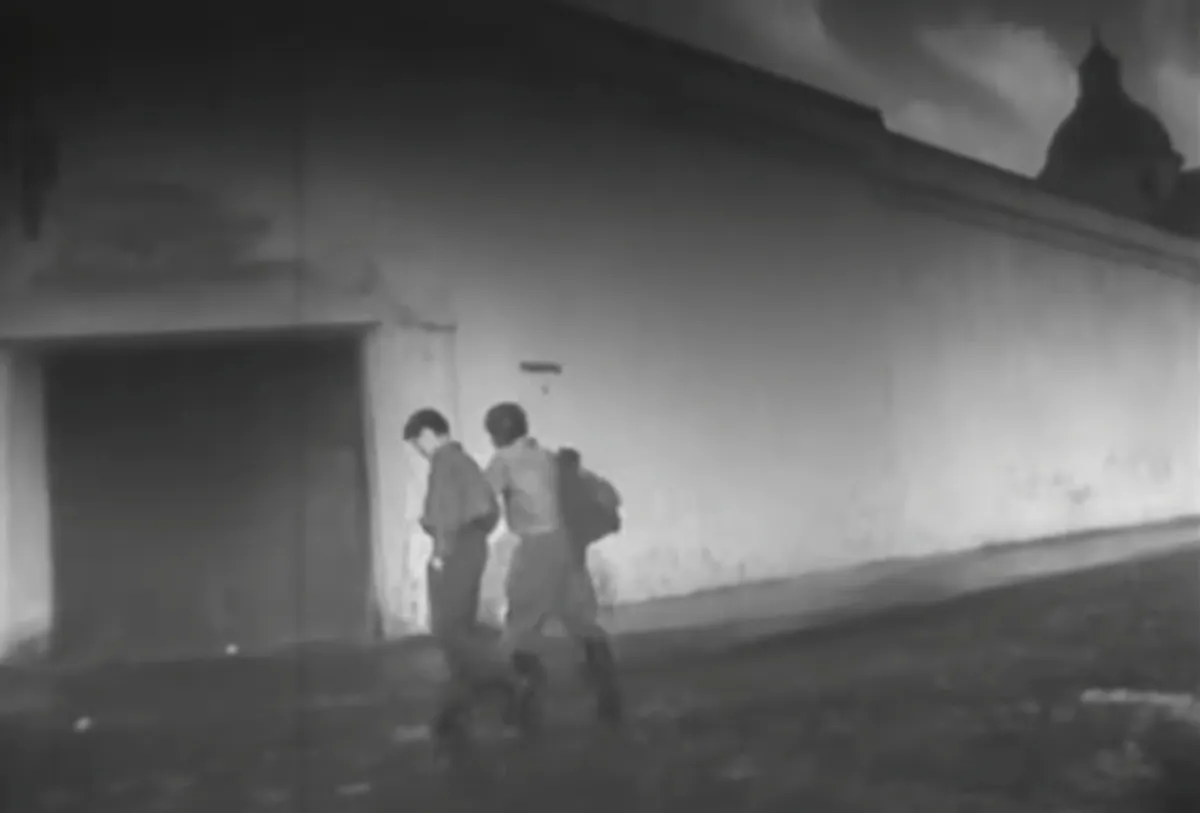 «Я родом из детства» (1966) Стены Гродненской тюрьмы