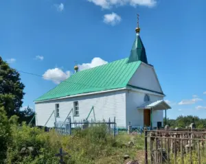 Под Кореличами церковь ХIX века обшили сайдингом Под Кореличами церковь ХIX века обшили сайдингом