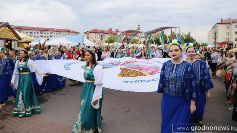 Более 40 национальностей, 100 мероприятий и выступление Лукашенко. В Гродно открылся юбилейный Фестиваль национальных культур