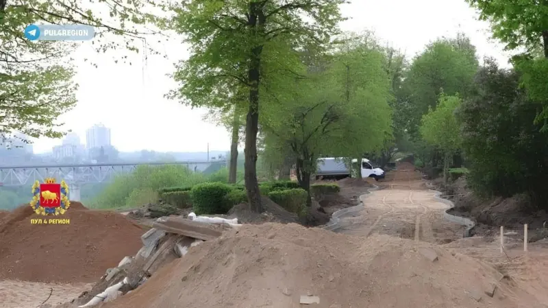 «Еще не сдали, а уже крошится». Гродненцы снова критикуют работы в сквере на Дарвина «Еще не сдали, а уже крошится». Гродненцы снова критикуют работы в сквере на Дарвина