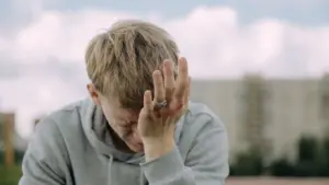 Поджег матрас, сбросил велосипед с моста и крал деньги: 13-летнего школьника отправят в спецучреждение - мать согласилась подросток,школьник