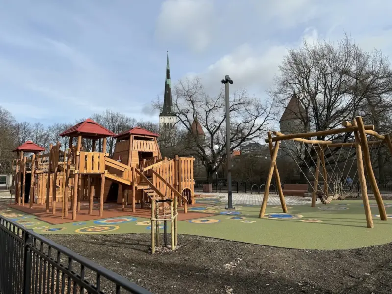 Гродзенка паскардзілася на недахоп дзіцячых пляцовак у цэнтры горада - яе падтрымалі