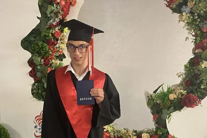 Гродненец с ДЦП окончил медуниверситет и стал преподавателем в колледже, где сам учился Кирилл Кукса