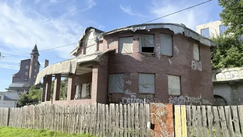 В Гродно продают недострой по соседству с «домом Дракулы» В Гродно продают недострой по соседству с «домом Дракулы»