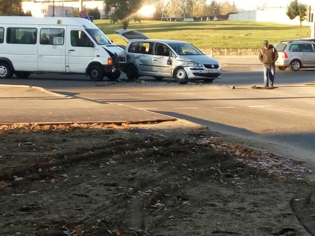 У ДТЗ з маршруткай на праспекце Купалы пацярпела шасцігадовае дзіця