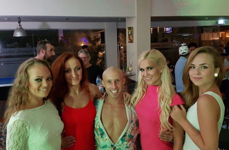 "Выціснулі цалкам, але гэта таго варта". Яўген Якуш вярнуўся ў Гродна пасля гастроляў у Сінгапуры "Выціснулі цалкам, але гэта таго варта". Яўген Якуш вярнуўся ў Гродна пасля гастроляў у Сінгапуры