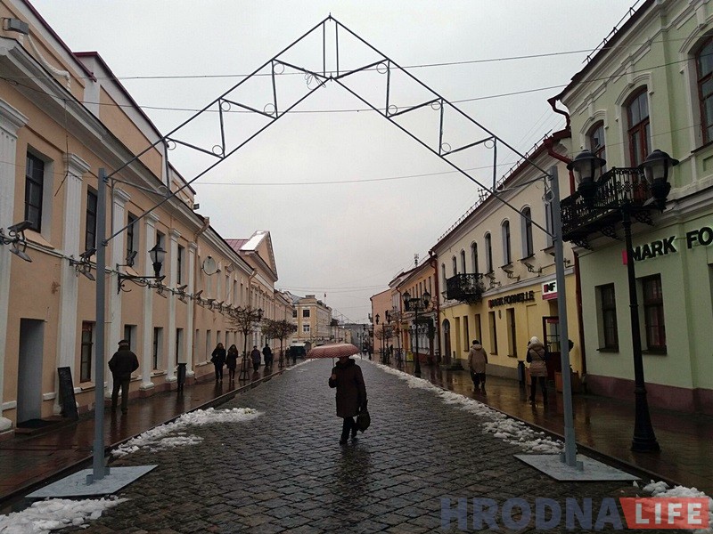 У Гродне пачалася ўстаноўка навагодняй ілюмінацыі У Гродне пачалася ўстаноўка навагодняй ілюмінацыі