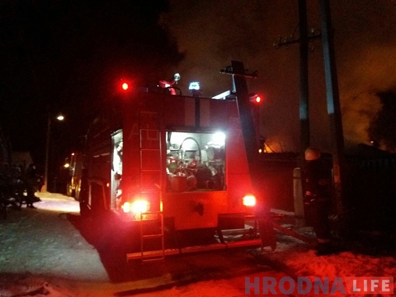 На завулку Чыгуначным гарэў дом: адзін чалавек сур'ёзна пацярпеў На завулку Чыгуначным гарэў дом: адзін чалавек сур'ёзна пацярпеў