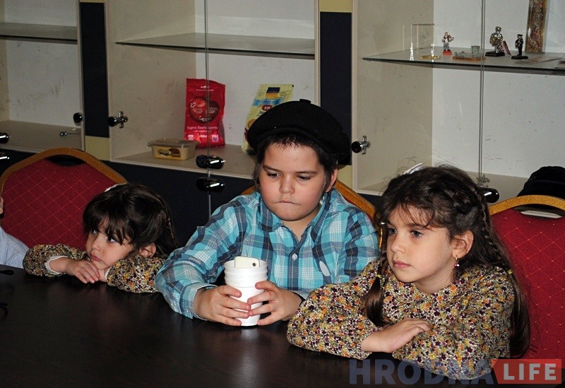 Запальваннем свечак на сінагозе гродзенскія яўрэі пачалi адзначаць Хануку Запальваннем свечак на сінагозе гродзенскія яўрэі пачалi адзначаць Хануку