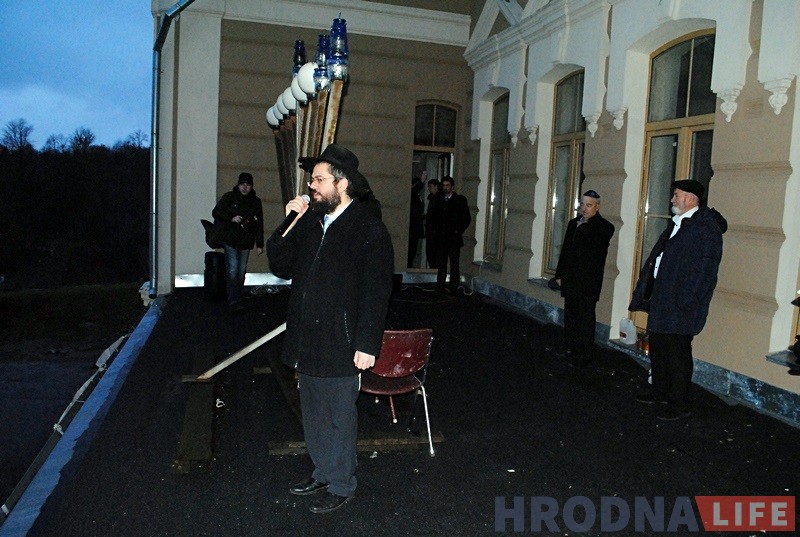 Запальваннем свечак на сінагозе гродзенскія яўрэі пачалi адзначаць Хануку Запальваннем свечак на сінагозе гродзенскія яўрэі пачалi адзначаць Хануку