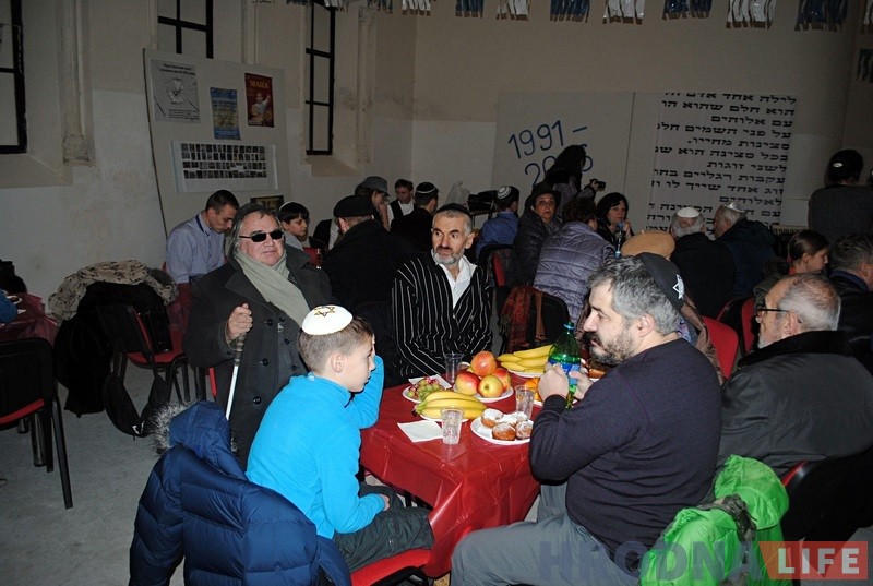 Запальваннем свечак на сінагозе гродзенскія яўрэі пачалi адзначаць Хануку Запальваннем свечак на сінагозе гродзенскія яўрэі пачалi адзначаць Хануку