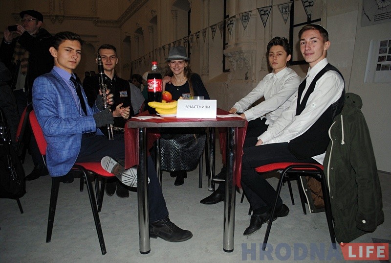 Запальваннем свечак на сінагозе гродзенскія яўрэі пачалi адзначаць Хануку Запальваннем свечак на сінагозе гродзенскія яўрэі пачалi адзначаць Хануку