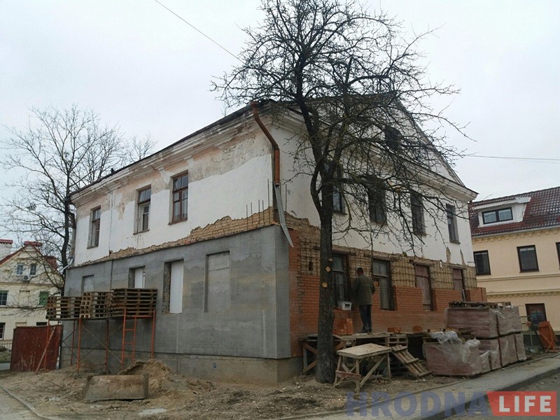 У Гродне знайшлі новы спосаб захоўваць старыя дамы: абкласці цэглай У Гродне знайшлі новы спосаб захоўваць старыя дамы: абкласці цэглай