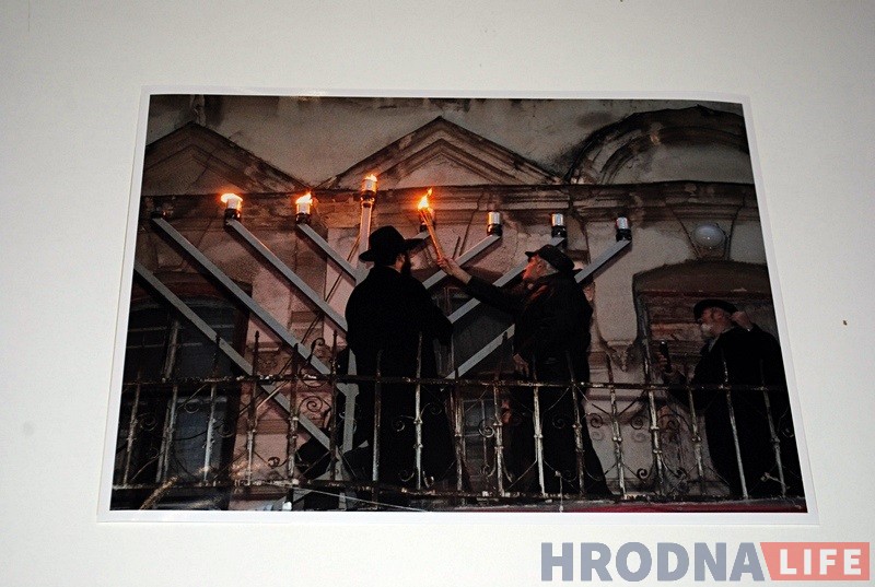 Запальваннем свечак на сінагозе гродзенскія яўрэі пачалi адзначаць Хануку Запальваннем свечак на сінагозе гродзенскія яўрэі пачалi адзначаць Хануку