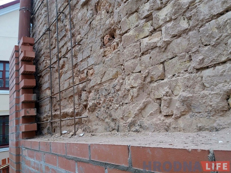 У Гродне знайшлі новы спосаб захоўваць старыя дамы: абкласці цэглай У Гродне знайшлі новы спосаб захоўваць старыя дамы: абкласці цэглай