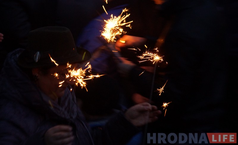 Запальваннем свечак на сінагозе гродзенскія яўрэі пачалi адзначаць Хануку Запальваннем свечак на сінагозе гродзенскія яўрэі пачалi адзначаць Хануку