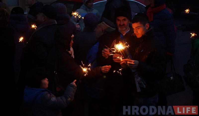 Запальваннем свечак на сінагозе гродзенскія яўрэі пачалi адзначаць Хануку Запальваннем свечак на сінагозе гродзенскія яўрэі пачалi адзначаць Хануку