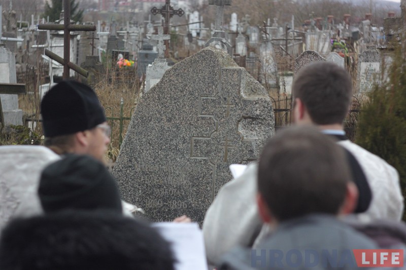 125 гадоў Максіму Багдановічу: на праваслаўных могілках прайшла паніхіда на магіле маці паэта 125 гадоў Максіму Багдановічу: на праваслаўных могілках прайшла паніхіда на магіле маці паэта