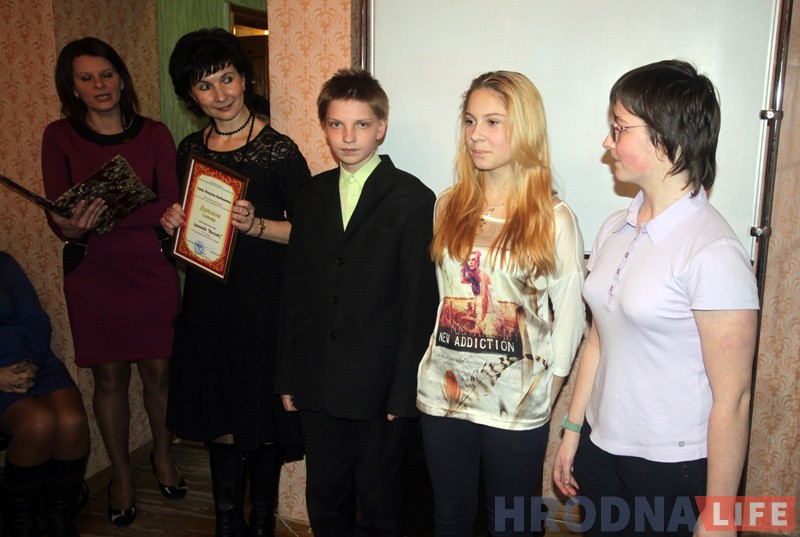 125 гадоў Багдановічу: у гродзенскім музеі паэта прачыталі «Пагоню» на сямі мовах 125 гадоў Багдановічу: у гродзенскім музеі паэта прачыталі «Пагоню» на сямі мовах