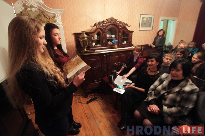 125 гадоў Багдановічу: у гродзенскім музеі паэта прачыталі «Пагоню» на сямі мовах 125 гадоў Багдановічу: у гродзенскім музеі паэта прачыталі «Пагоню» на сямі мовах