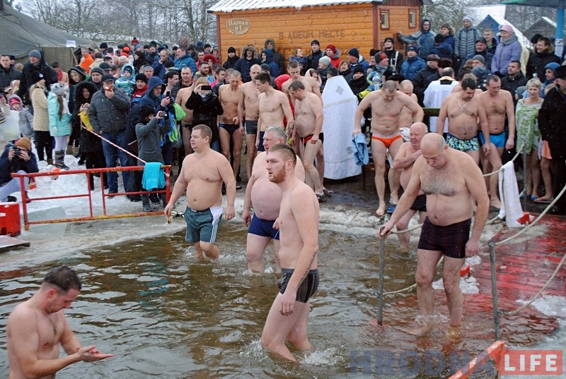 Гродзенцы на Юбілейным возеры святкавалі Вадохрышча Гродзенцы на Юбілейным возеры святкавалі Вадохрышча