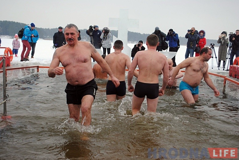 Гродзенцы на Юбілейным возеры святкавалі Вадохрышча Гродзенцы на Юбілейным возеры святкавалі Вадохрышча