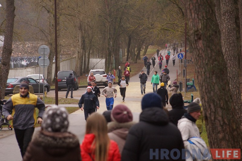 У навагоднім забегу цвярозасці ў Гродне ўпершыню паўдзельнічалі замежнікі і гіравікі У навагоднім забегу цвярозасці ў Гродне ўпершыню паўдзельнічалі замежнікі і гіравікі