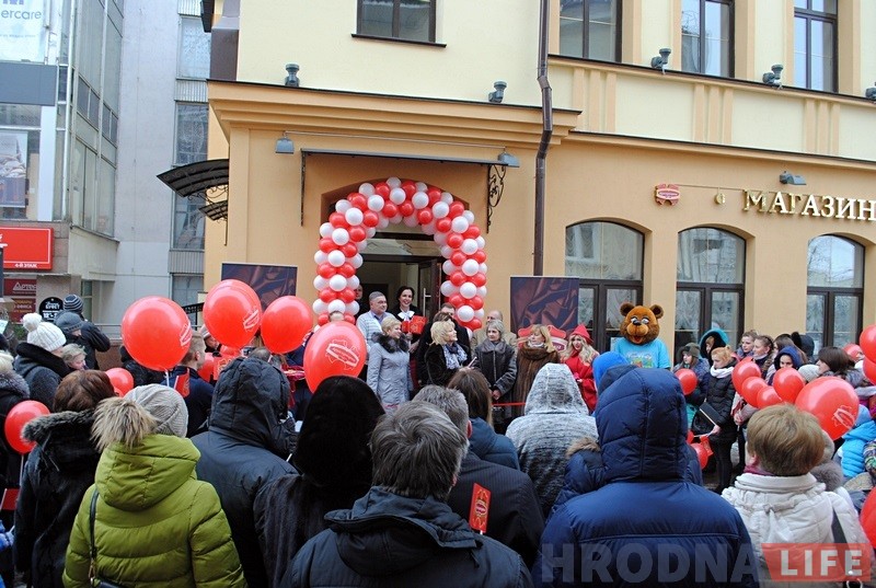 У цэнтры Гродна адкрылася фірмовая крама і шакаладны бар "Камунарка" У цэнтры Гродна адкрылася фірмовая крама і шакаладны бар "Камунарка"