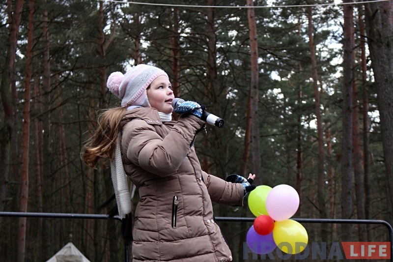 Фотарэпартаж: У Пышках адзначылі масленіцу масавымі гуляннямі Фотарэпартаж: У Пышках адзначылі масленіцу масавымі гуляннямі