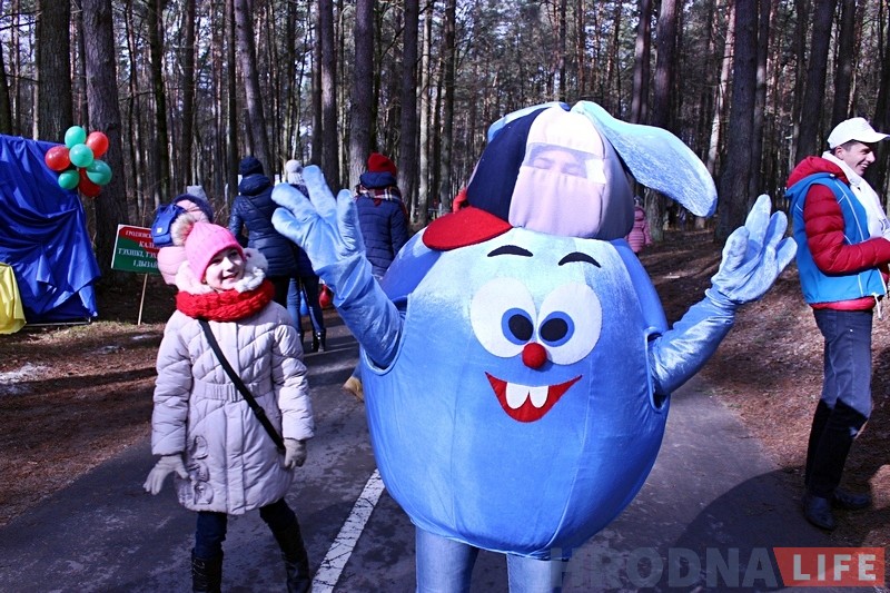 Фотарэпартаж: У Пышках адзначылі масленіцу масавымі гуляннямі Фотарэпартаж: У Пышках адзначылі масленіцу масавымі гуляннямі