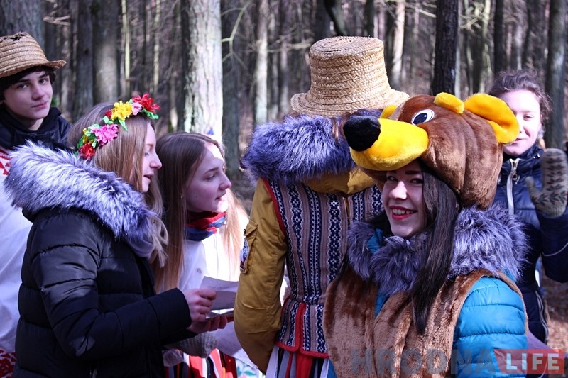 Фотарэпартаж: У Пышках адзначылі масленіцу масавымі гуляннямі Фотарэпартаж: У Пышках адзначылі масленіцу масавымі гуляннямі