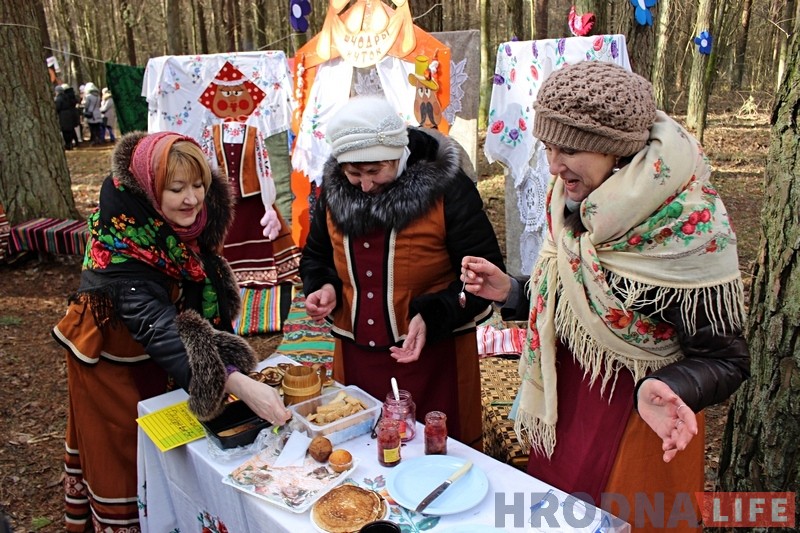 Фотарэпартаж: У Пышках адзначылі масленіцу масавымі гуляннямі Фотарэпартаж: У Пышках адзначылі масленіцу масавымі гуляннямі