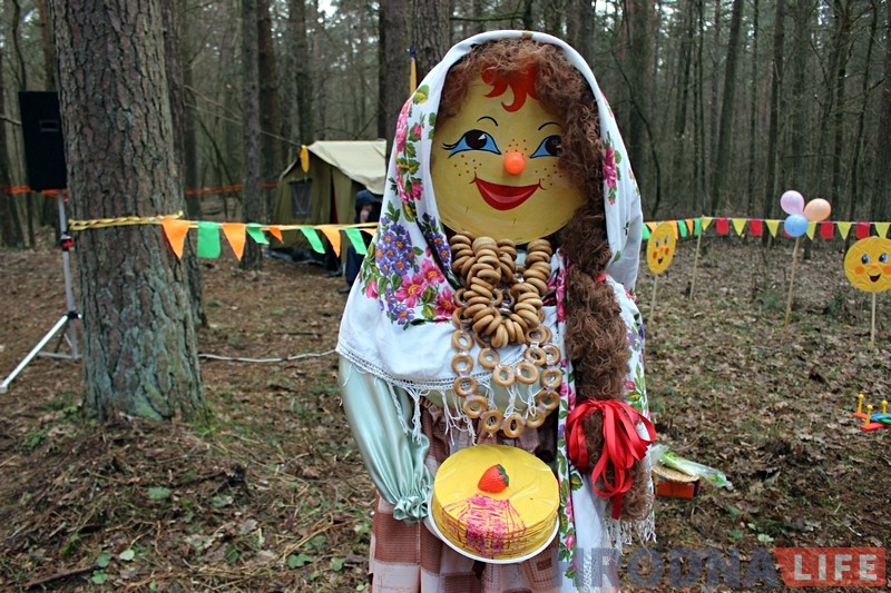 Фотарэпартаж: У Пышках адзначылі масленіцу масавымі гуляннямі Фотарэпартаж: У Пышках адзначылі масленіцу масавымі гуляннямі