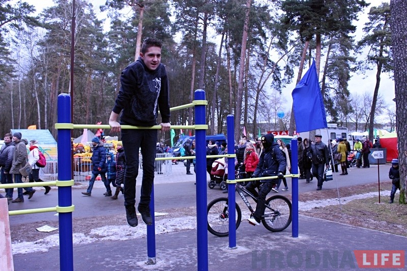 Фотарэпартаж: У Пышках адзначылі масленіцу масавымі гуляннямі Фотарэпартаж: У Пышках адзначылі масленіцу масавымі гуляннямі