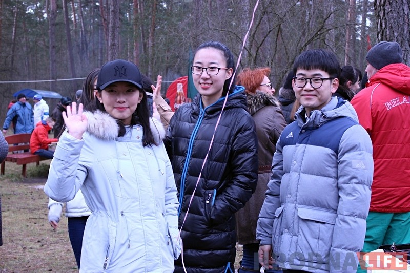 Фотарэпартаж: У Пышках адзначылі масленіцу масавымі гуляннямі Фотарэпартаж: У Пышках адзначылі масленіцу масавымі гуляннямі